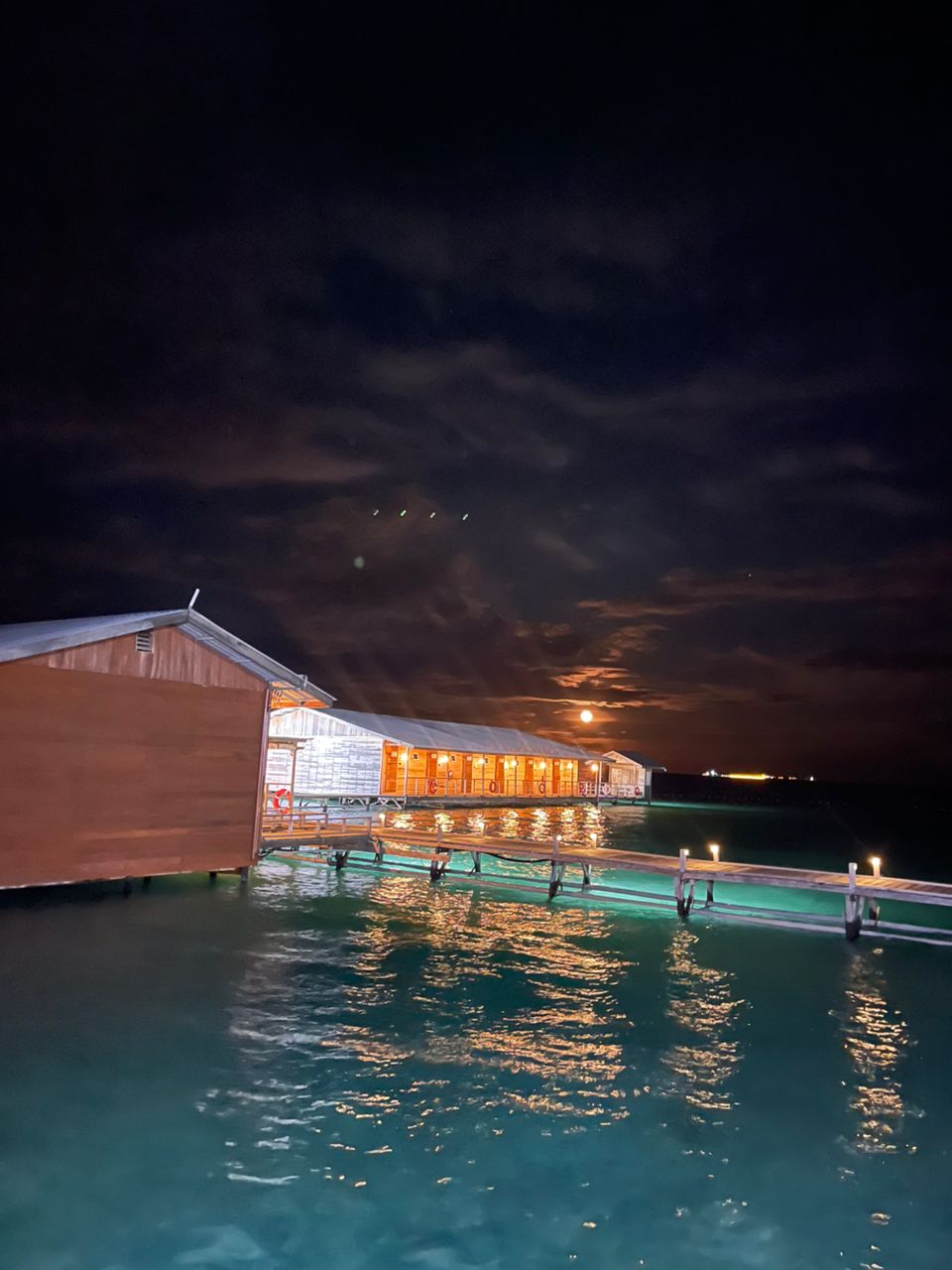 32 amenities and views